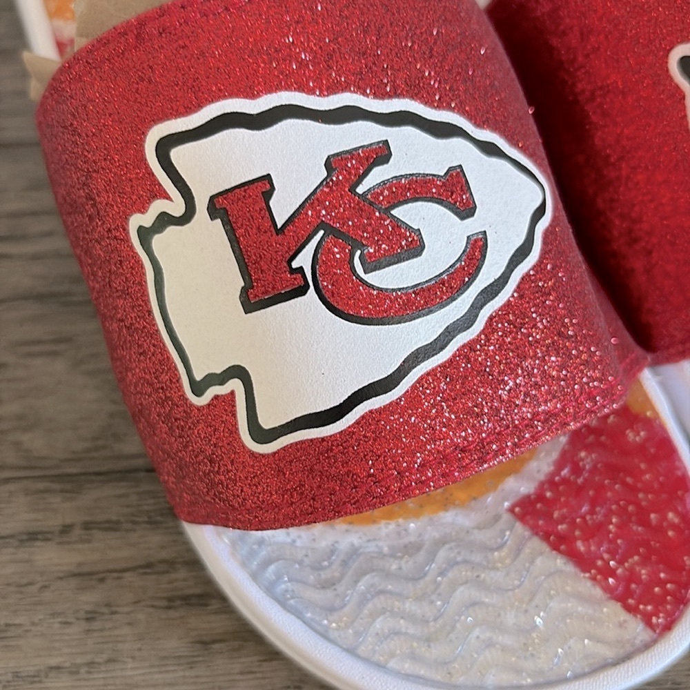 ❌SOLD❌ NWT [FOCO] Kansas City Chiefs NFL Sparkle Gel Slide Sandals Womens L 9/10 - Picture 9 of 12
